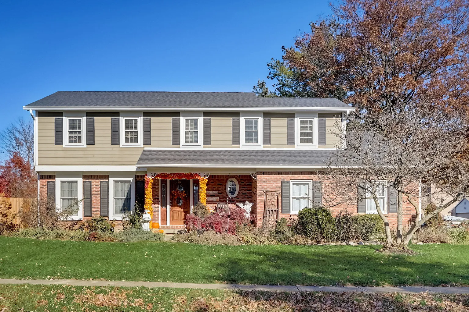 696 Sunbird Cir photo 1