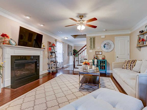 4th image of 1810 Pear Wood Dr