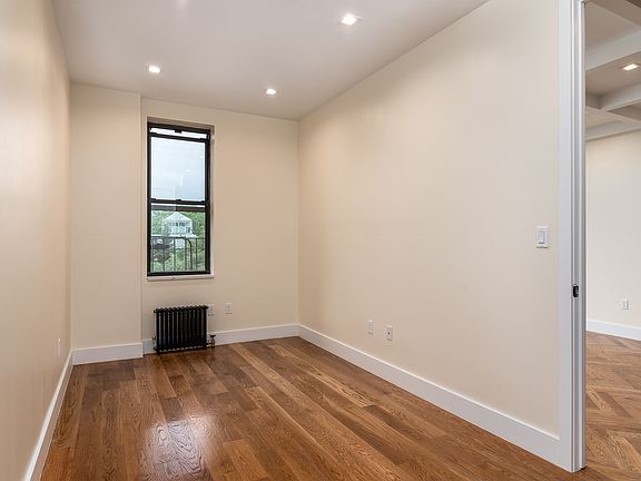 3rd image of 941 Washington Ave #483