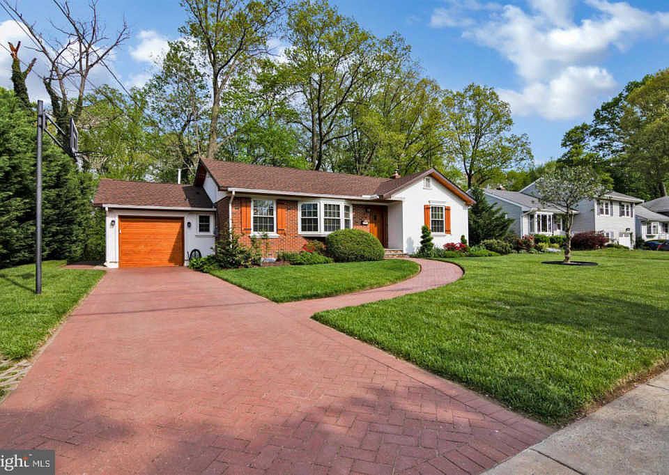 1st image of 111 Kenwood Dr