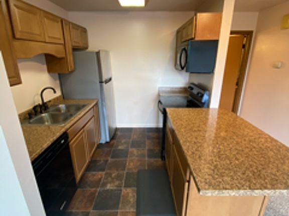 4th image of 660 Rebecca St