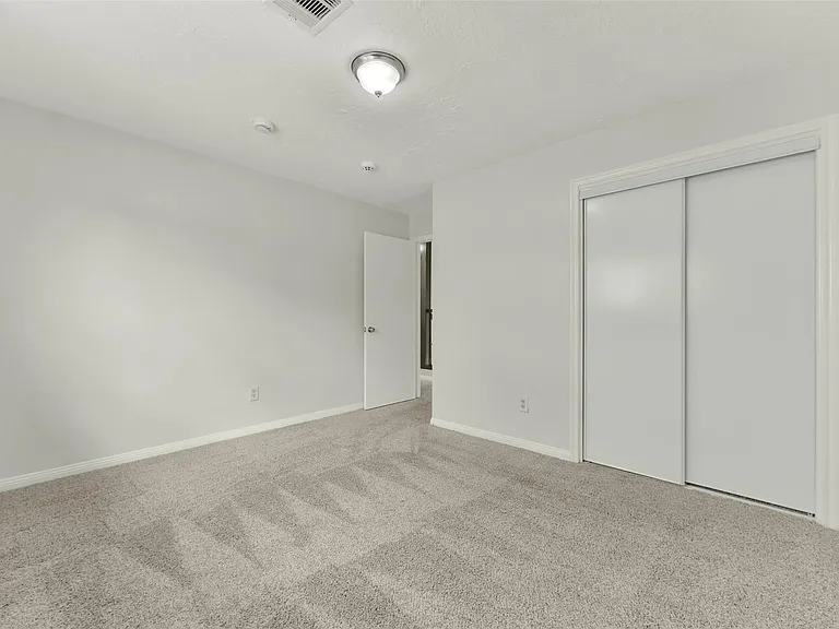12011 Kirknoll Dr — Photo 36