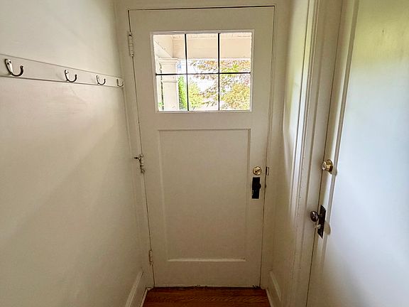 4th image of 817 13th Ave
