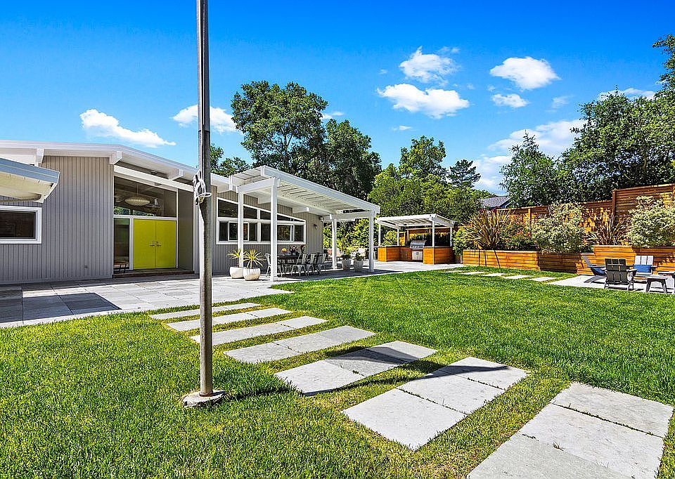 1st image of 14 Hacienda Cir