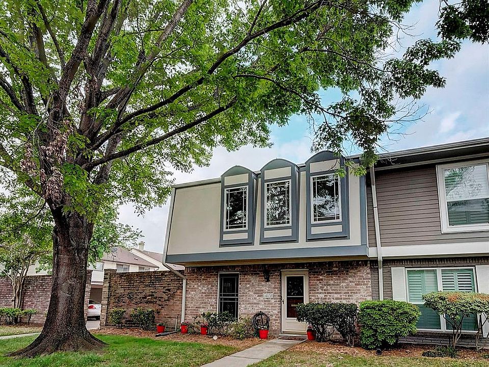 The property. Notice that it's an end unit with only one neighbor. The homeowner's association is repainting the exteriors of th