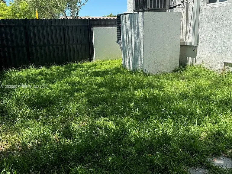 8275 SW 205th Ter — Photo 12