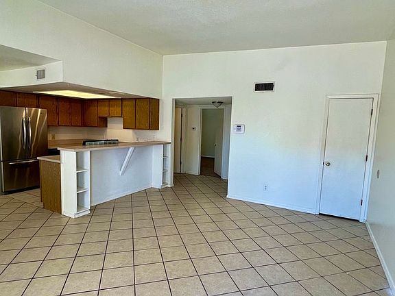 3rd image of 2403 N Grand Ave #2B-1BA-864SQFT