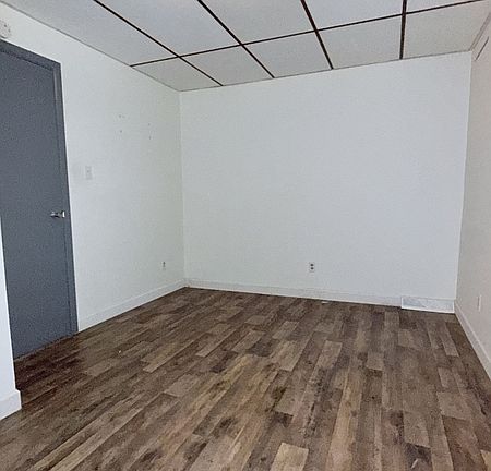 3rd image of 327 Brinton Ave APT 1F