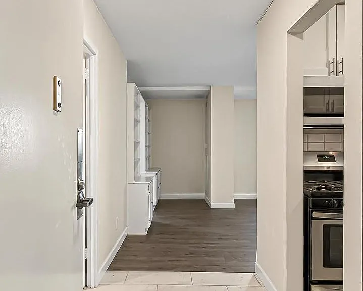 501 Slaters Ln #513 — Photo 8