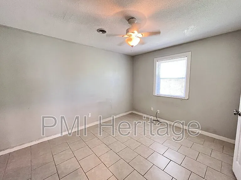 15 W Martin Luther King Jr Blvd #3 — Photo 11