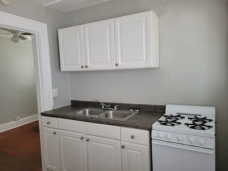 945 6th St N #2 — Photo 9