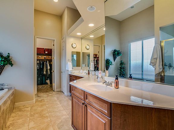 5th image of 2101 E Prescott Pl