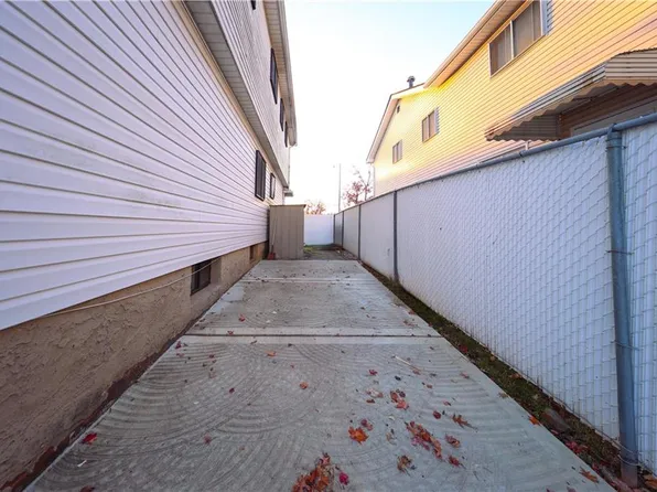 969 Armstrong Avenue image 11 of 34