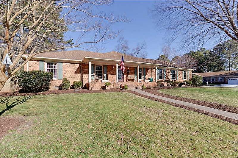 2nd image of 3150 Mapleton Cres
