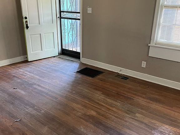 4th image of 2020 Courtland Pl