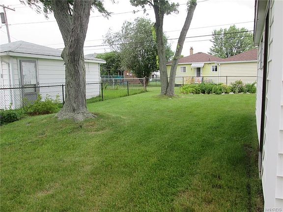 3rd image of 220 Bering Ave