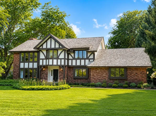 831 Interlaken Ln, Libertyville, IL 60048