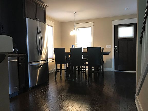 4th image of 565 Beachwood Path