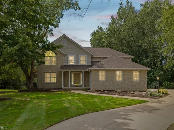 6962 Mapleridge Cir NW, Canton, OH 44718