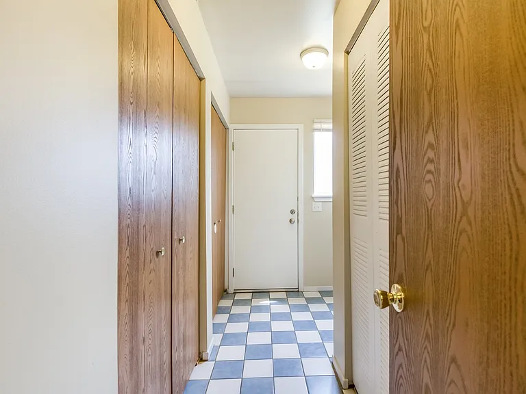 425 Meadow View St — Photo 14