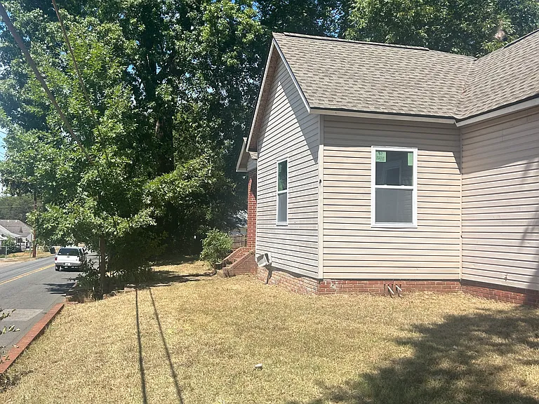 805 Park Ave SE #B — Photo 15