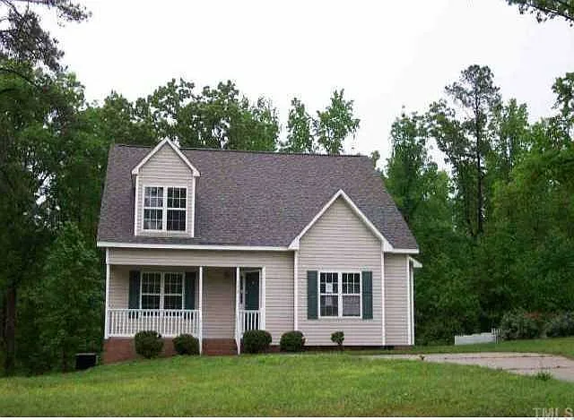 3 bed, 2.5 bath, 1631 sqft, $1,899 — Photo 1