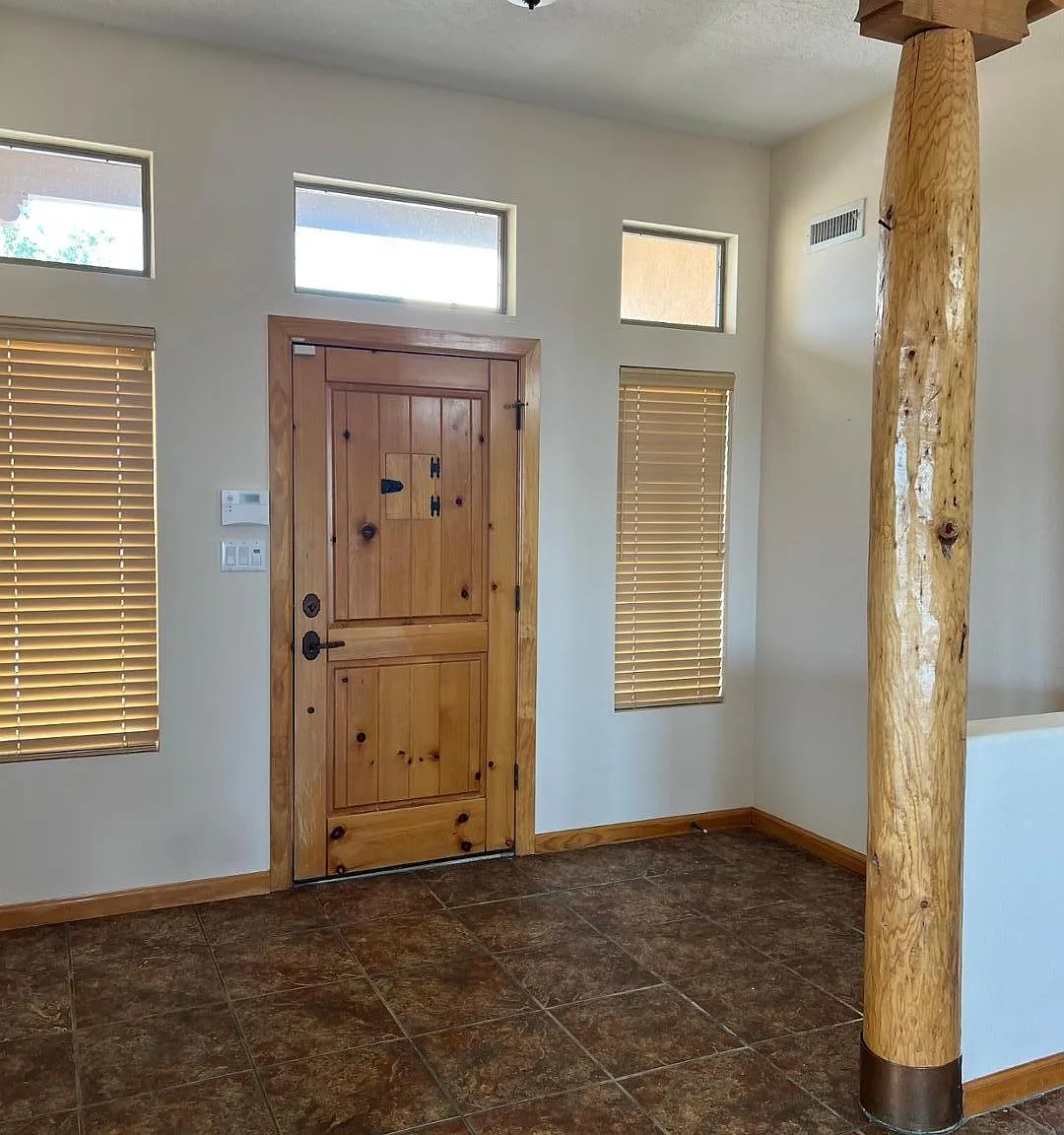 3 bed, 2.0 bath, 2231 sqft, $3,300 — Photo 3