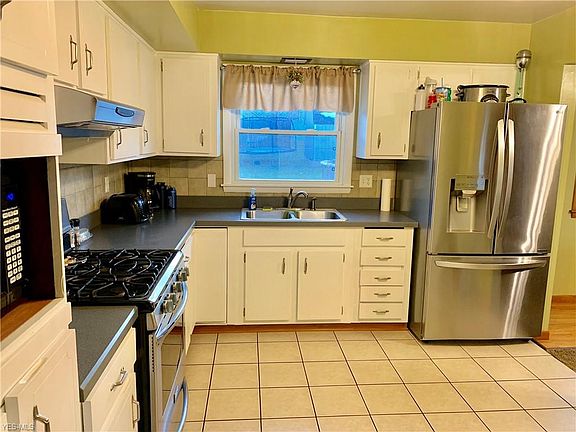 3rd image of 3532 Rebecca Dr