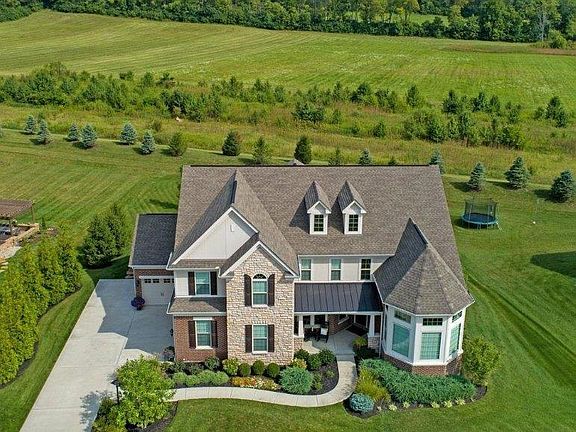 3rd image of 4704 Country Downs Dr