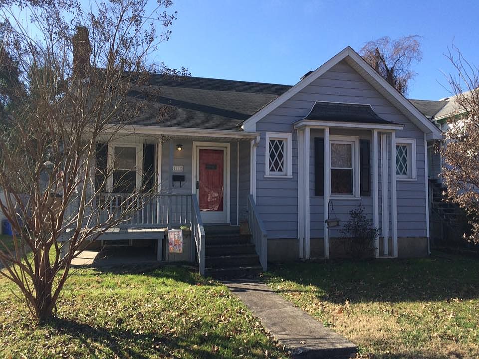1st image of 111 W Riverview Dr