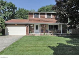 7420 Pinewood Dr, Middleburg Heights, OH 44130