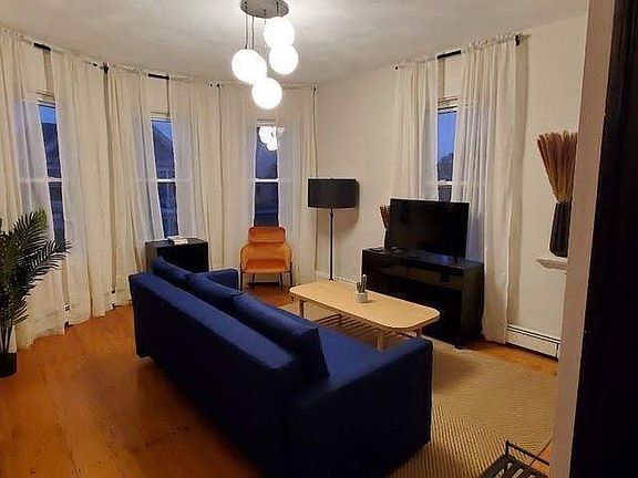 4th image of 101 Calumet St #1