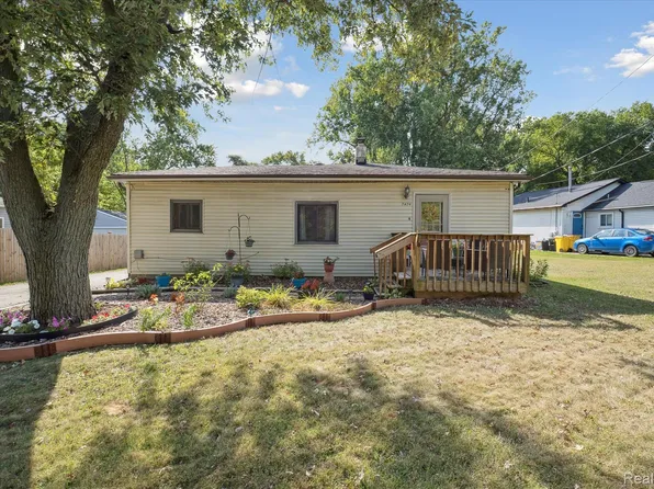 7474 River Vista St, Utica, MI 48317