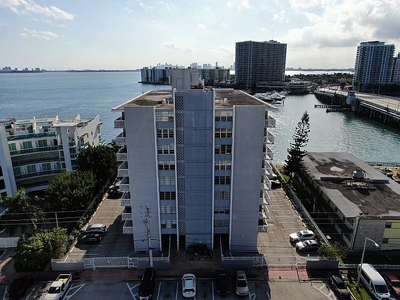 5th image of 2016 Bay Dr APT 704
