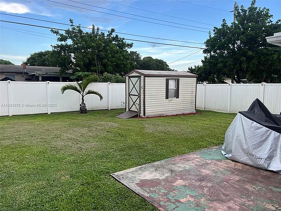 5th image of 5040 SW 93rd Ave