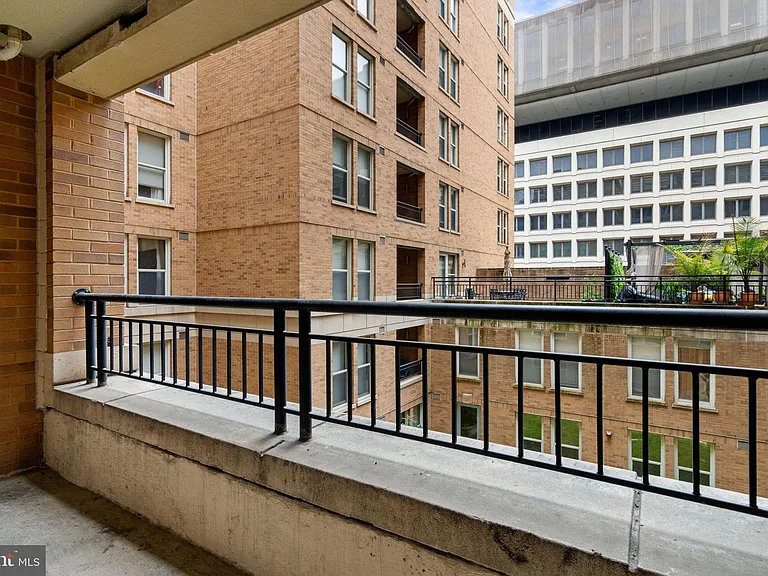 915 E St NE #505 — Photo 11
