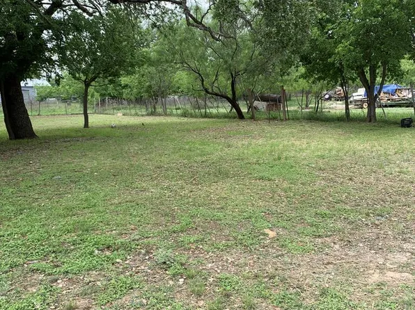 1308 S Melville St, Brady, TX 76825