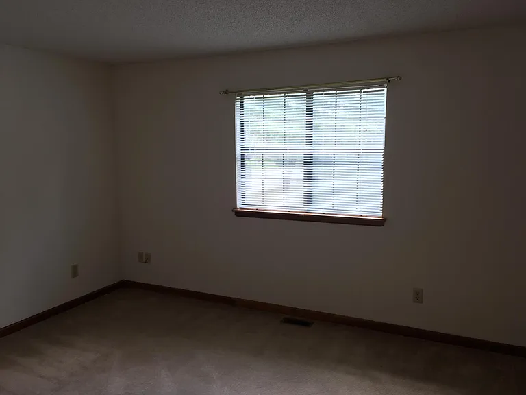 Bedroom (pic 1)