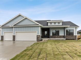 4926 NW 64th Pl, Johnston, IA 50131