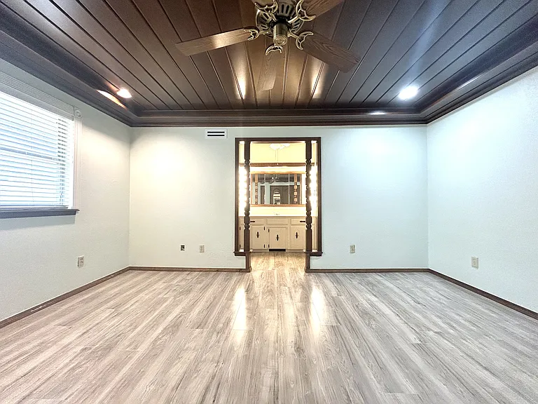 6605 Parkwood Ln — Photo 15