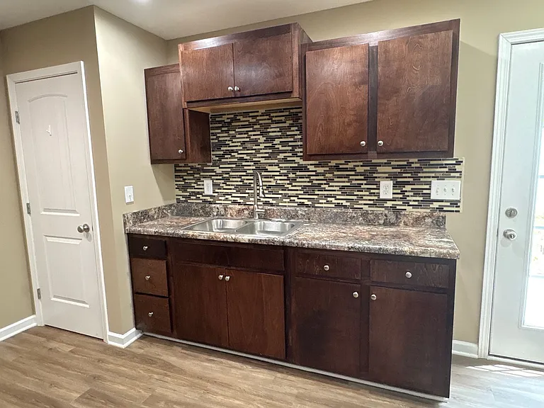 517 Weaver St #5 — Photo 11