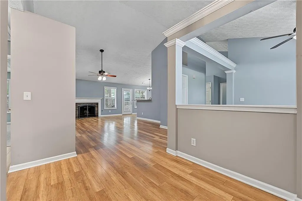 3 bed, 2.0 bath, 1763 sqft, $2,000 — Photo 3
