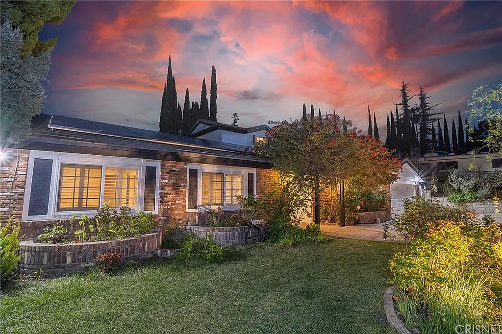 Cheyenne St, Porter Ranch — Photo 2