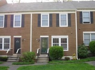 84 Foxbridge Village Rd, Branford, CT 06405