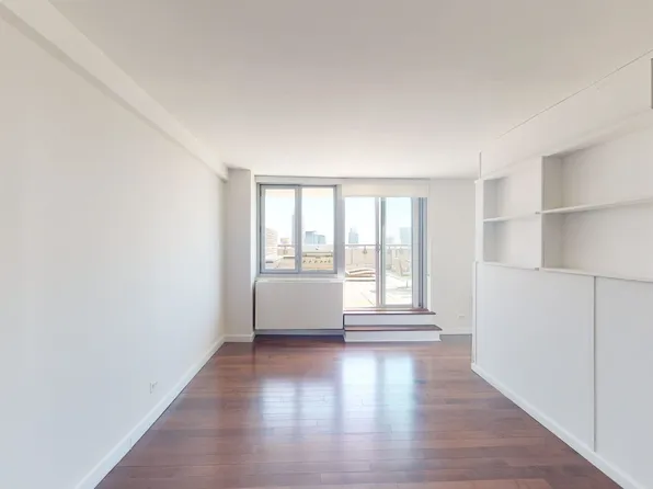 401 East 34th Street S23G image 2 of 9