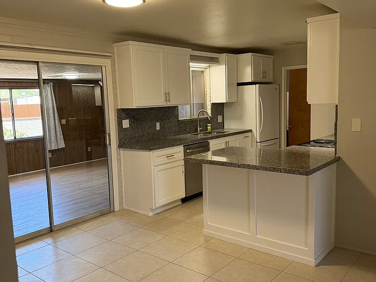 409 E Lawton St — Photo 13