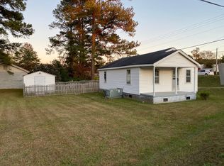 2 W Edgerton St, Smithfield, NC 27577