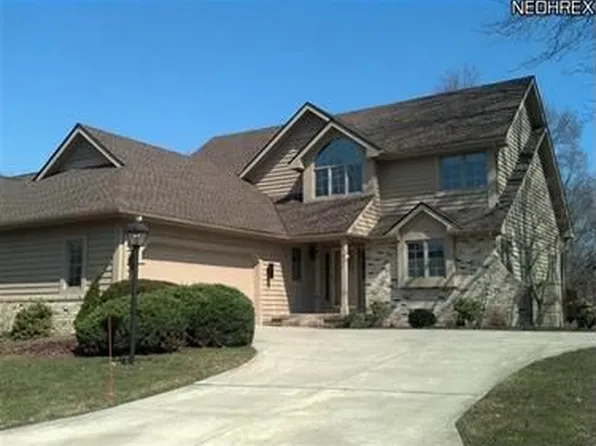 1971 Waters Edge Dr #8, Westlake, OH 44145