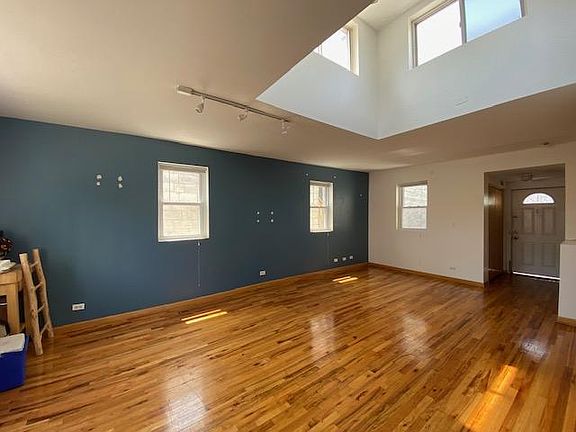 3rd image of 1712 N Hermitage Ave #1R