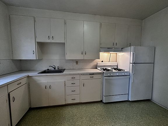 4th image of 311 N Broadway St #11496148